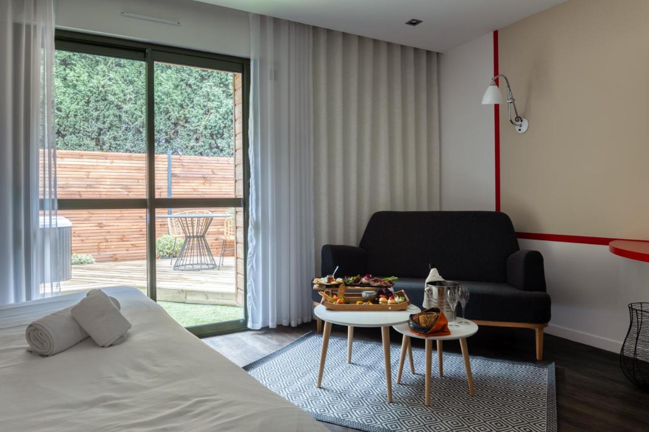 Logis Domaine Du Moulin Cavier Hotel Avrillé Екстериор снимка