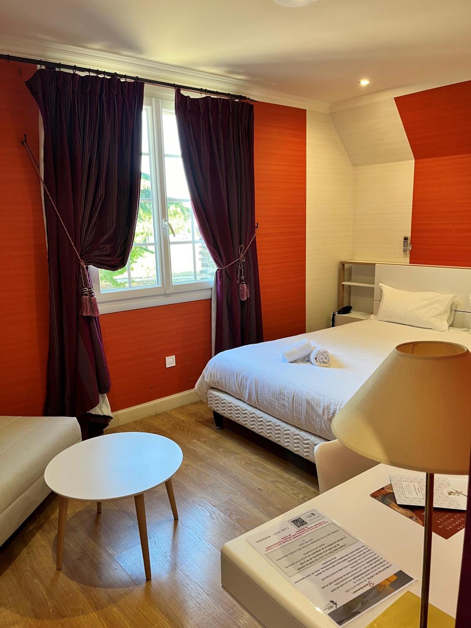 Logis Domaine Du Moulin Cavier Hotel Avrillé Стая снимка
