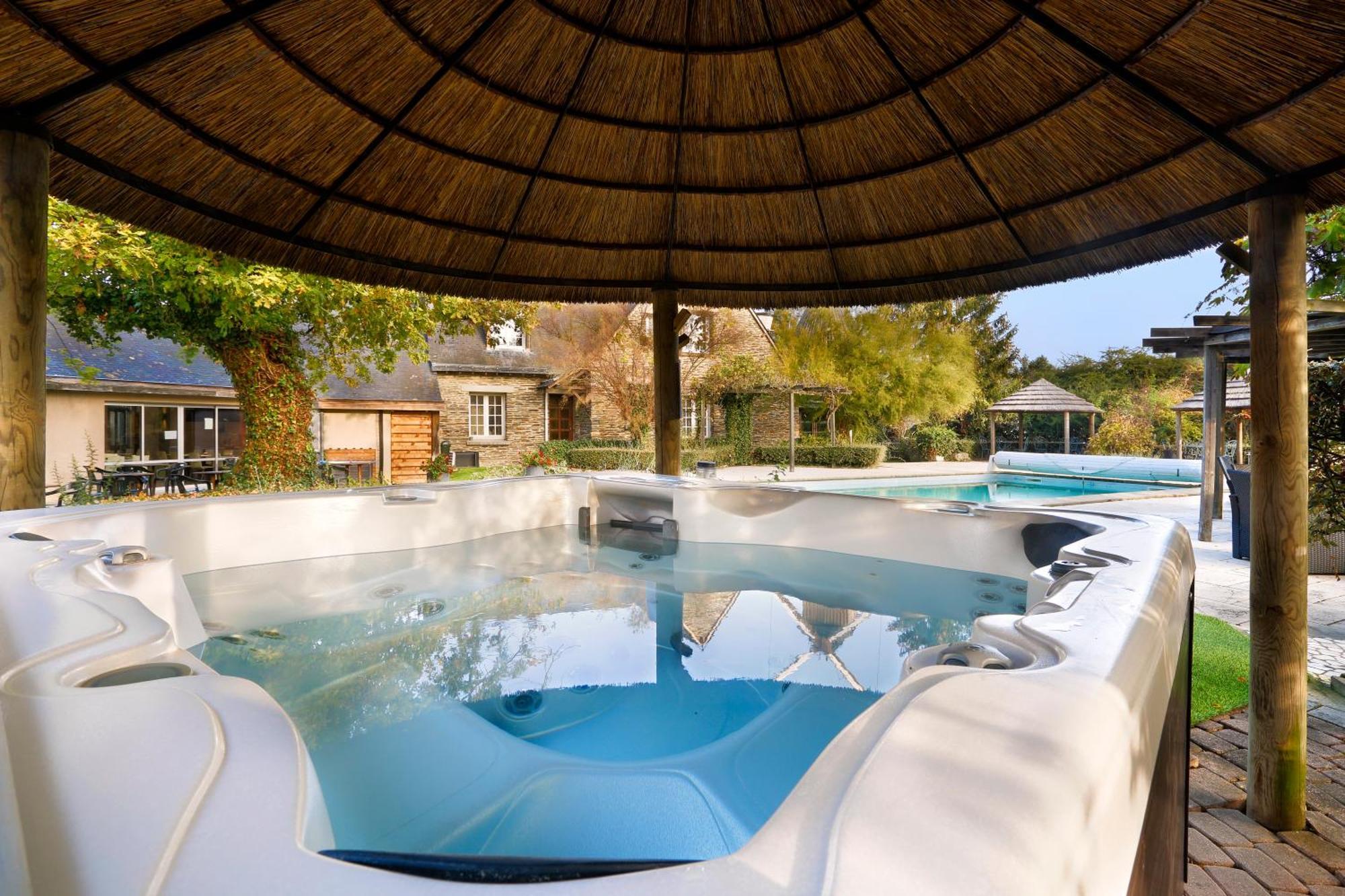 Logis Domaine Du Moulin Cavier Hotel Avrillé Екстериор снимка
