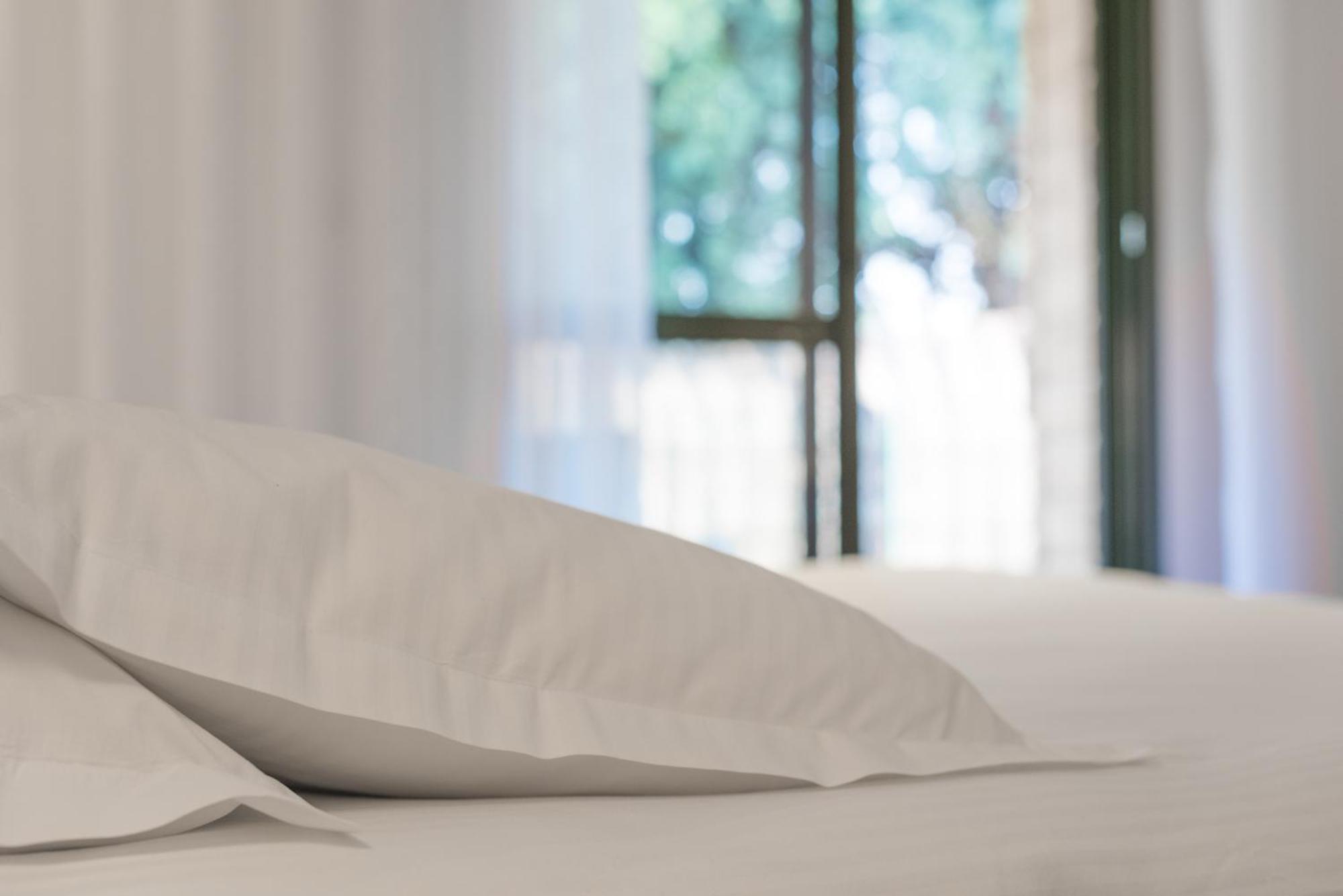 Logis Domaine Du Moulin Cavier Hotel Avrillé Екстериор снимка