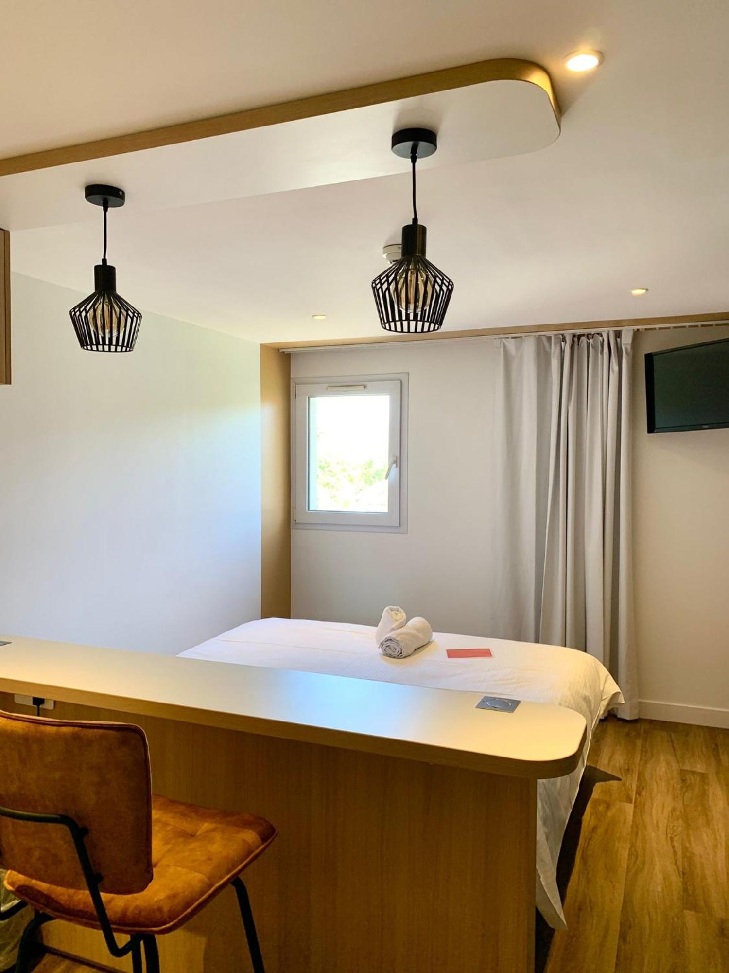 Logis Domaine Du Moulin Cavier Hotel Avrillé Екстериор снимка