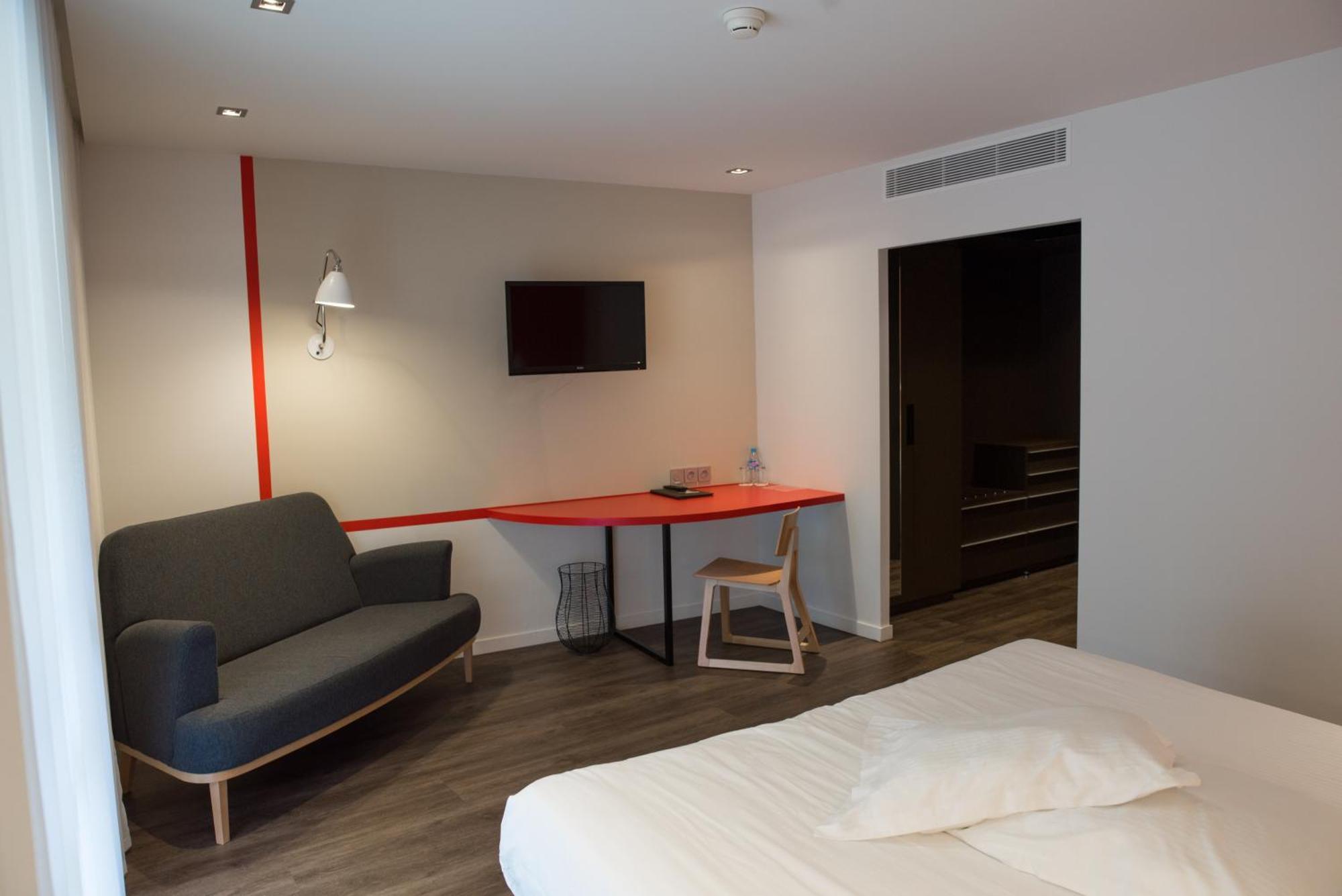 Logis Domaine Du Moulin Cavier Hotel Avrillé Екстериор снимка