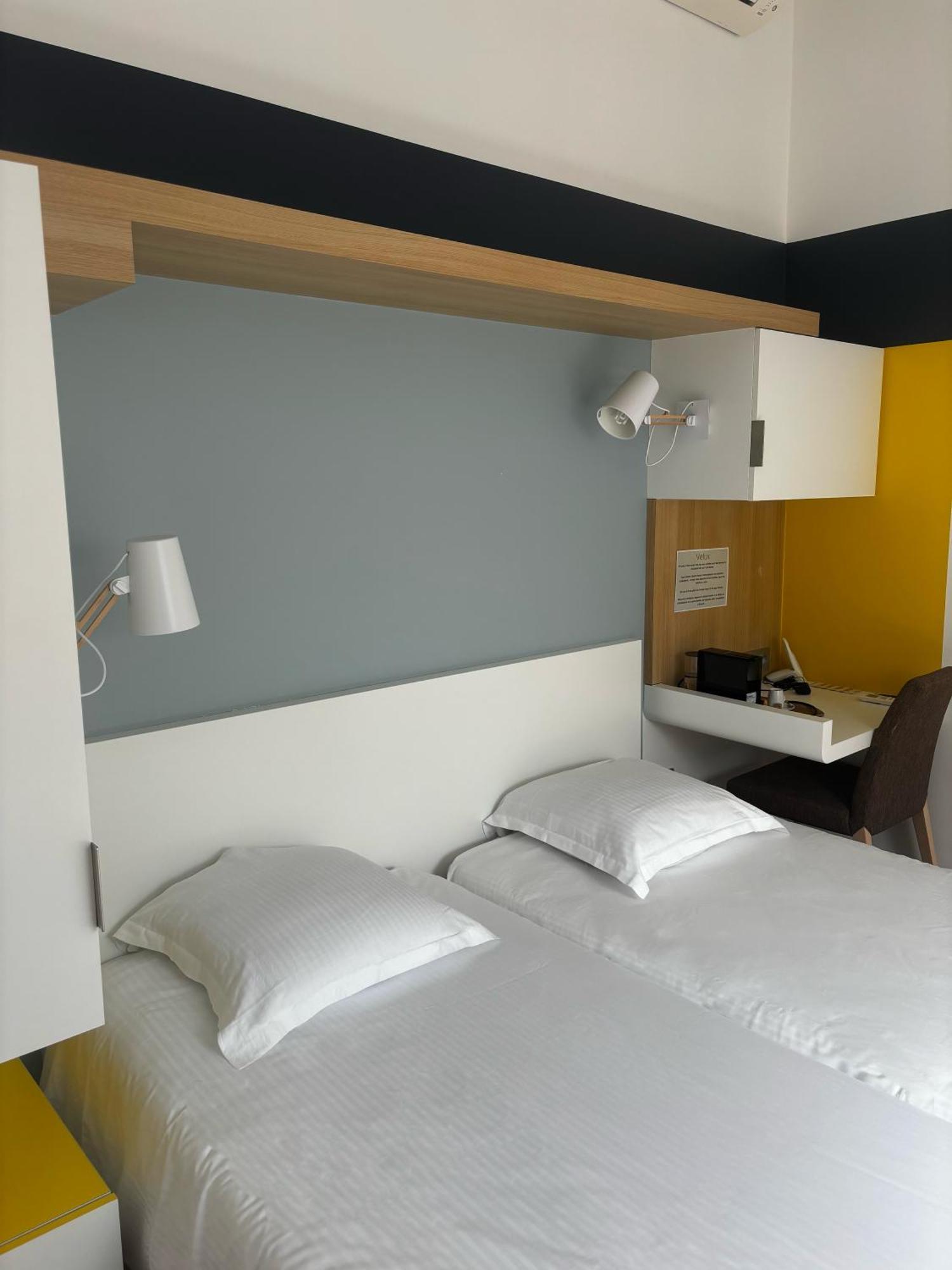 Logis Domaine Du Moulin Cavier Hotel Avrillé Екстериор снимка