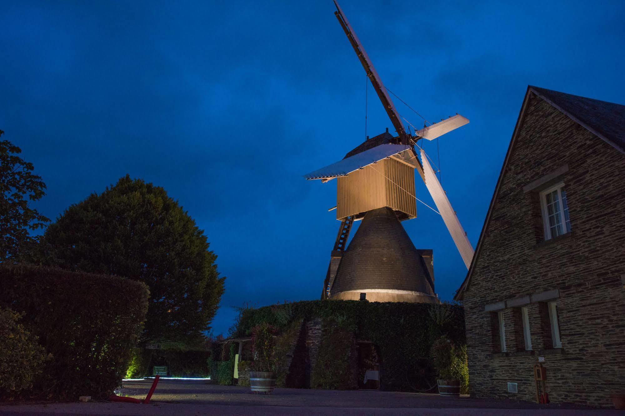 Logis Domaine Du Moulin Cavier Hotel Avrillé Екстериор снимка