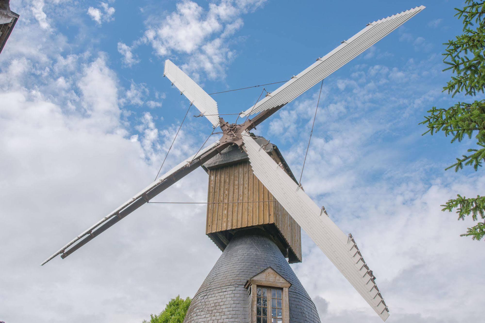 Logis Domaine Du Moulin Cavier Hotel Avrillé Екстериор снимка